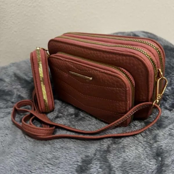 Cartera carmelita