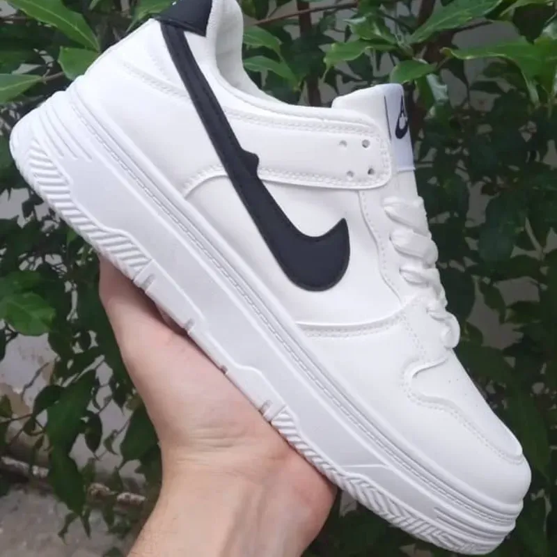 Nike blanco logo negro