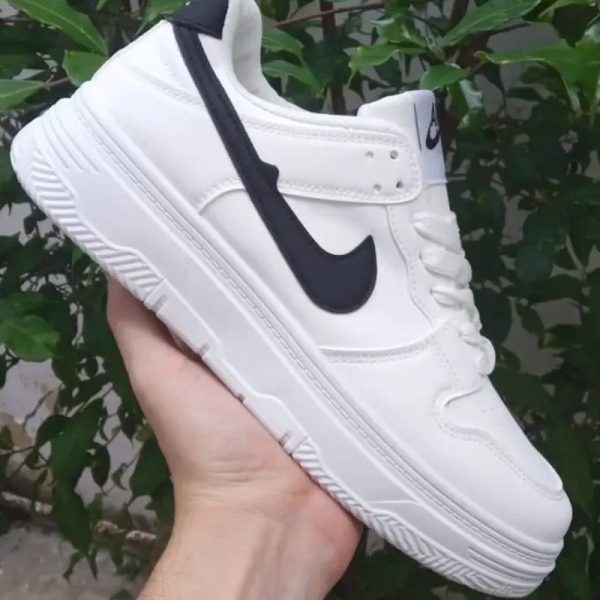 Nike blanco logo negro