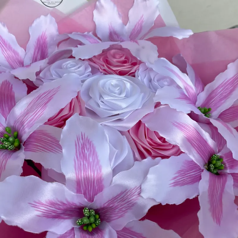 Ramo de rosas y lirios