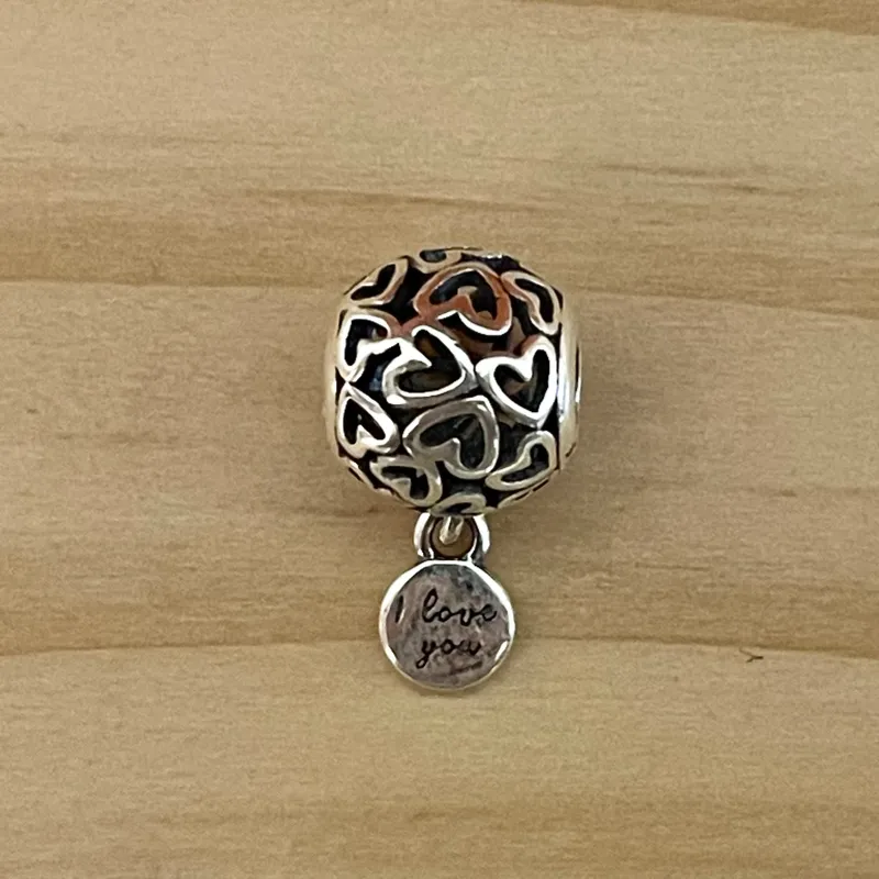 Charm de bola de corazones