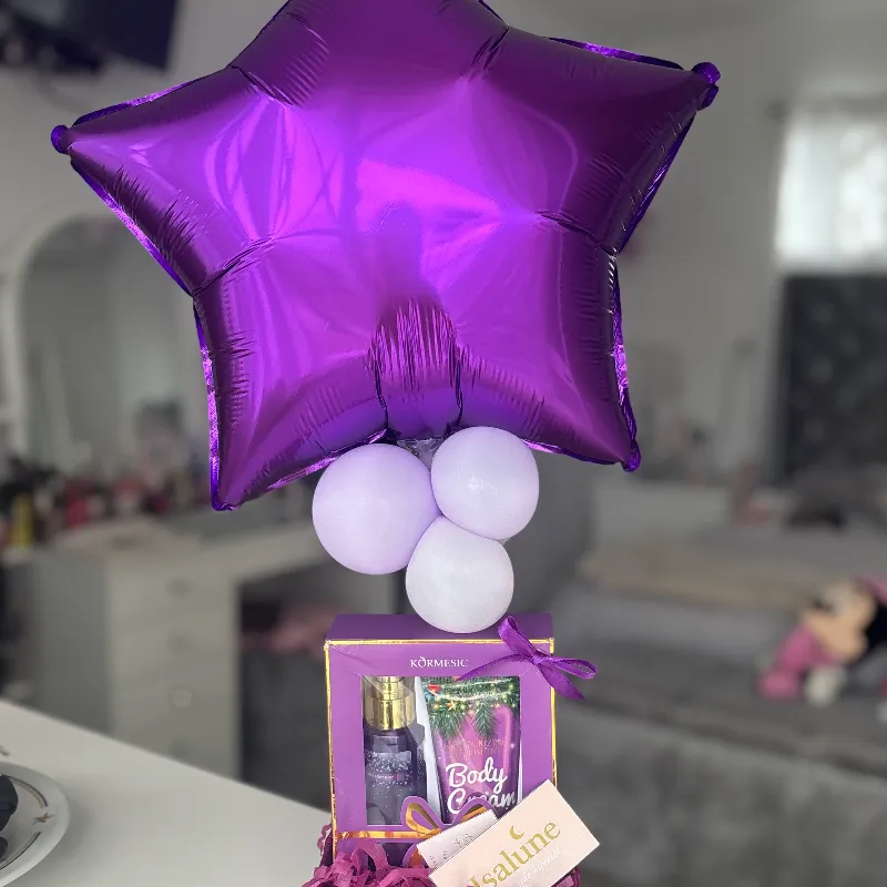 Arreglo globo + set colonia y crema