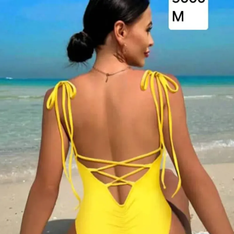 Trusa amarilla con espalda cruzada