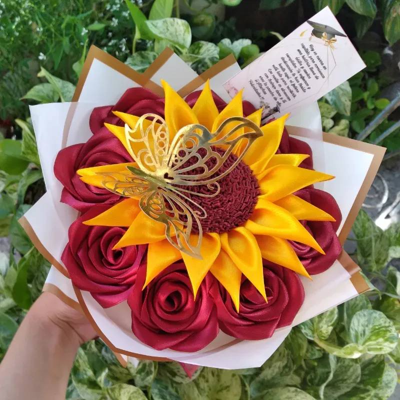 Ramo pequeño de rosas y girasoles