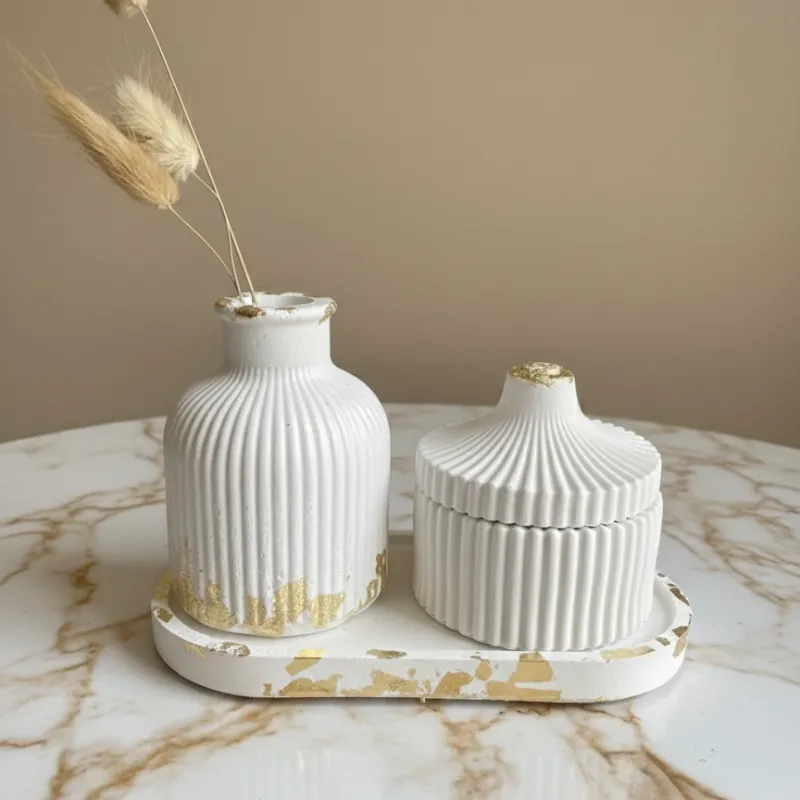 Conjunto blanco y dorado