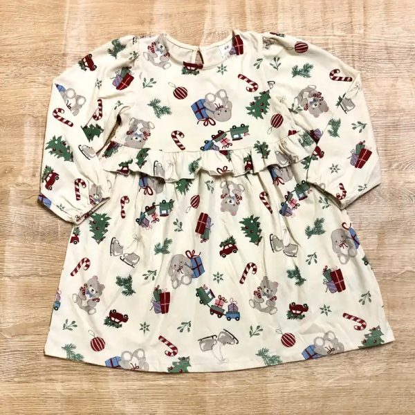 Vestido color crema con motivos navideños