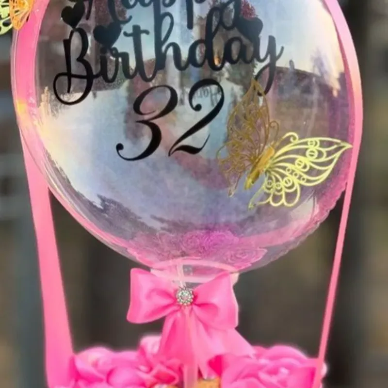Detalle rosas eternas +globo burbuja+6 bombones