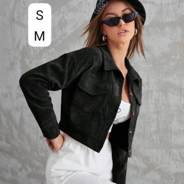  Chaqueta Crop de Pana Negra – Estilo urbano con actitud