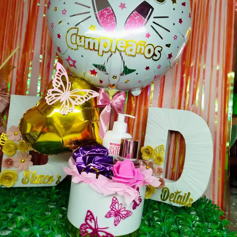 Caja de regalo con globos