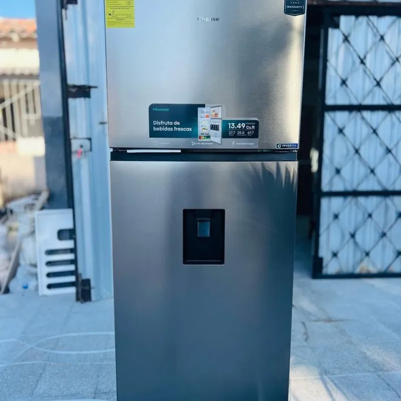Refrigerador Hisense de 14 pies