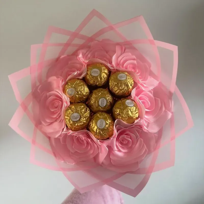 Ramos rosa con bombones Ferrero