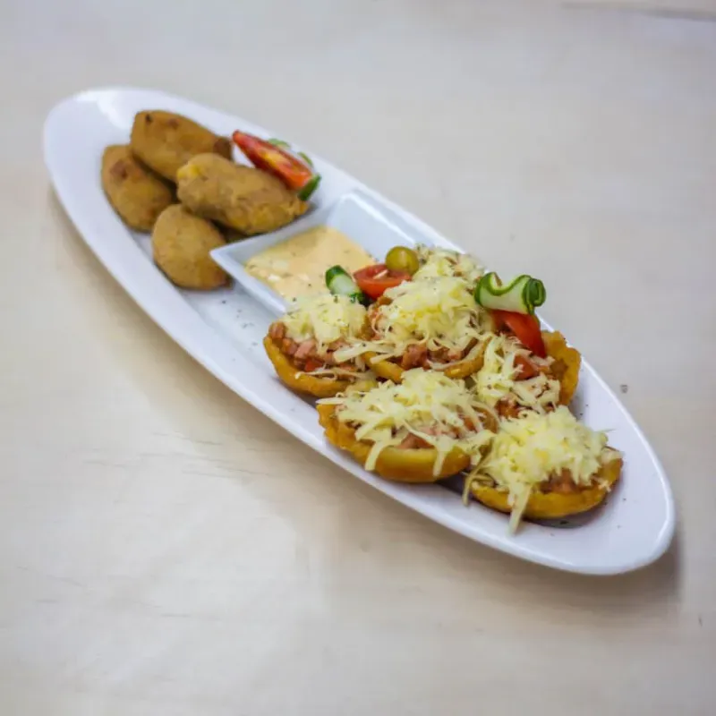 Tostones Rellenos de Jamón y Queso