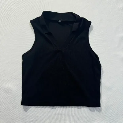 Top Corto Negro con Cuello