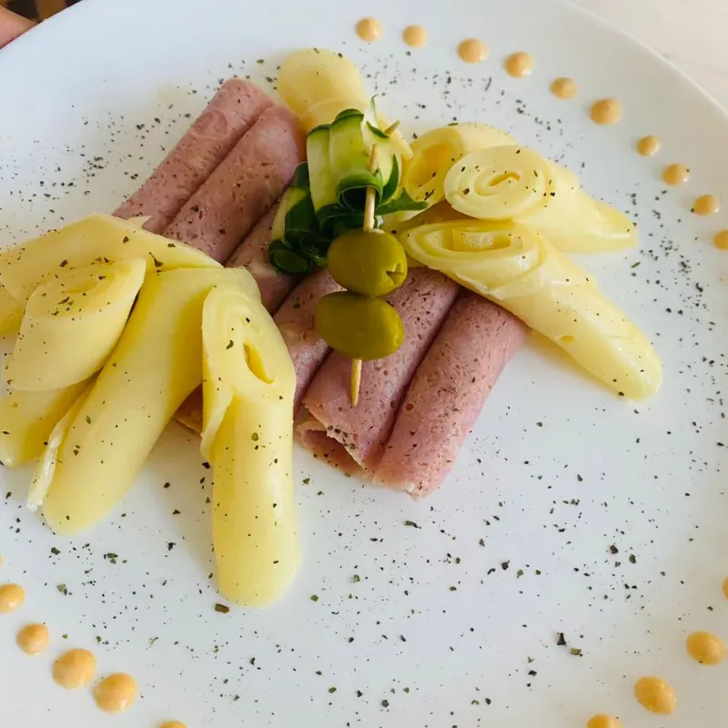 Entremés de Jamón Bravo y Queso Gouda