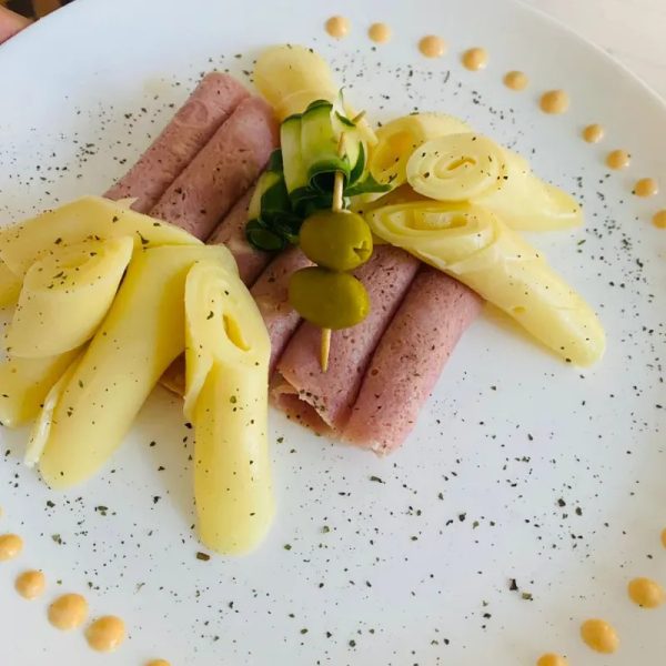 Entremés de Jamón Bravo y Queso Gouda