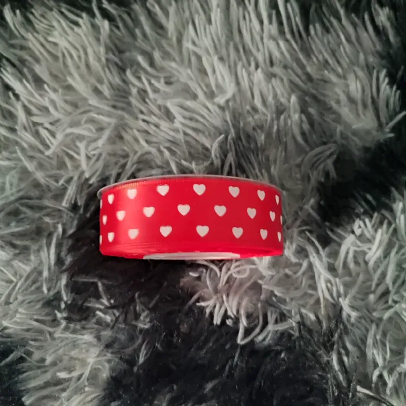 Cinta satín 2,5cm roja con corazones