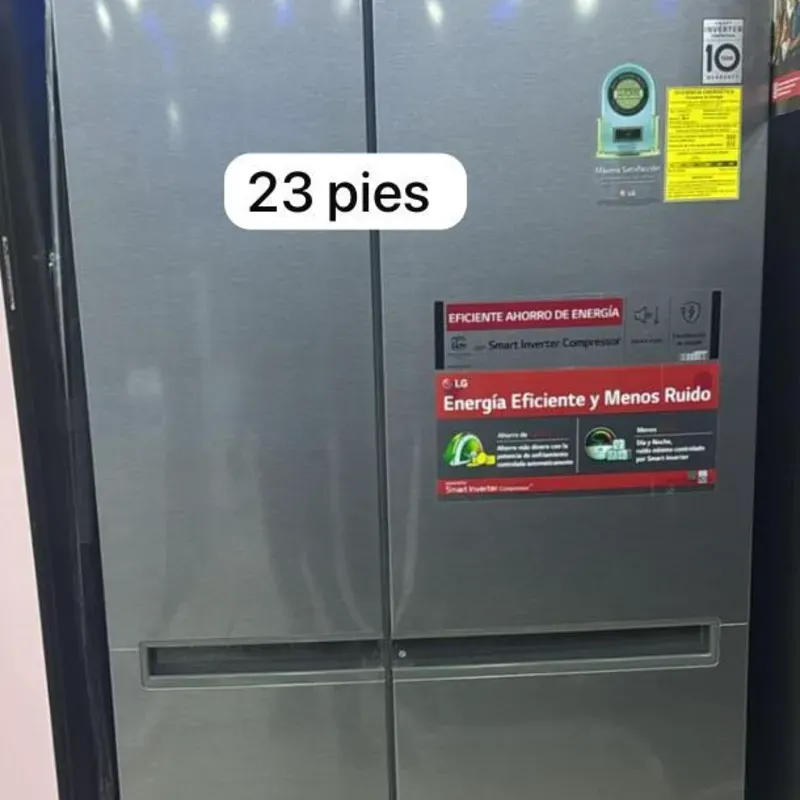 Refrigerador LG 23 pies cuatro puertas.