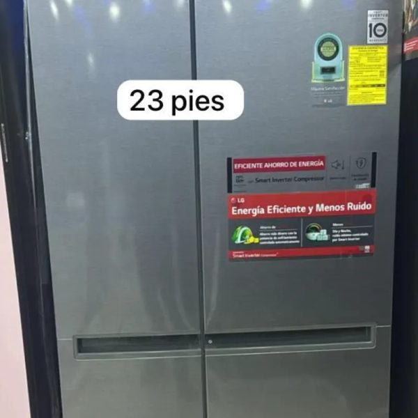 Refrigerador LG 23 pies cuatro puertas.