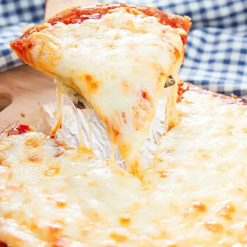  Pizza con Triple Queso Gouda 