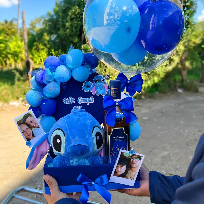 Caja con peluche y botella