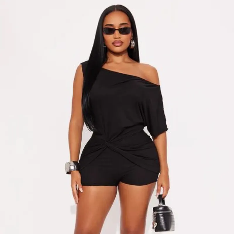Conjunto negro de un solo hombro