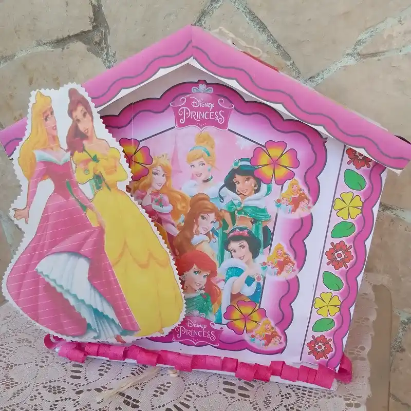 Piñata casita Princesas