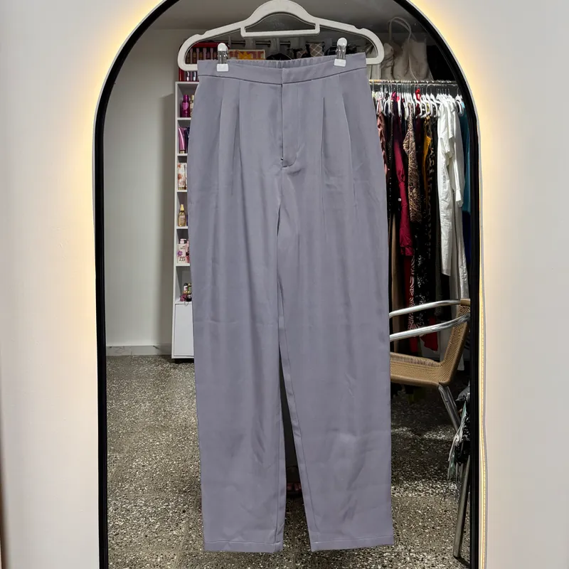 Pantalón gris