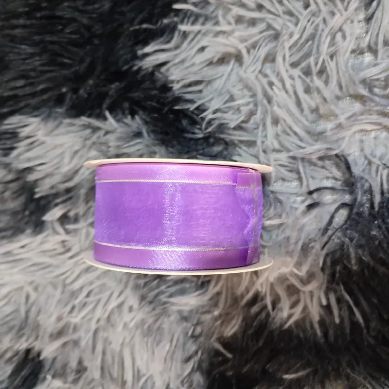 Cinta organza morada con ribete plateado