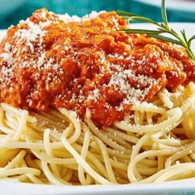 Spaguetti con Atún queso en salsa de tómate