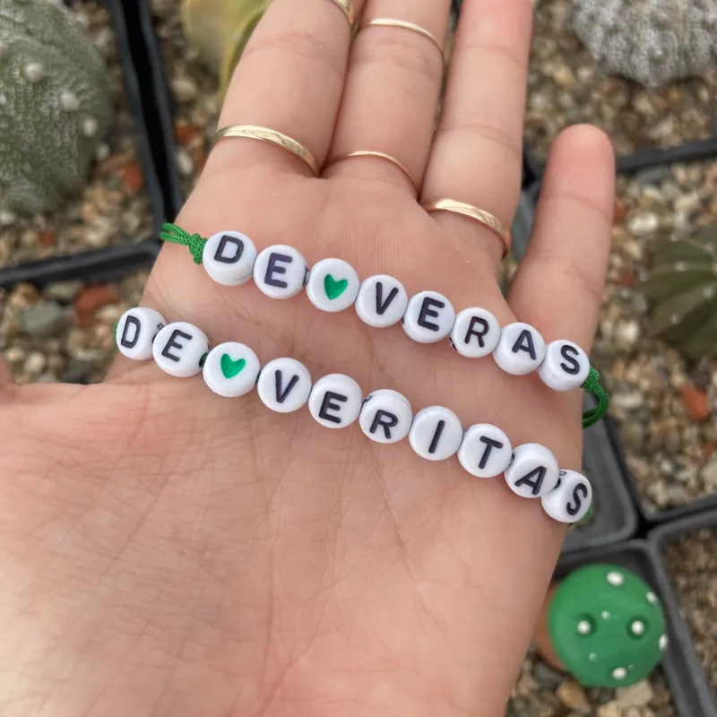 Pulseras temáticas de hilo