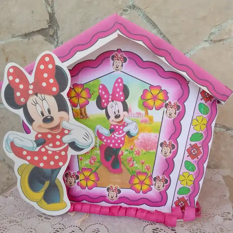 Piñata casita Minnie Mouse