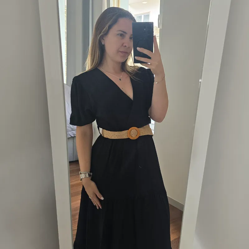 Vestido con cinturón rafia