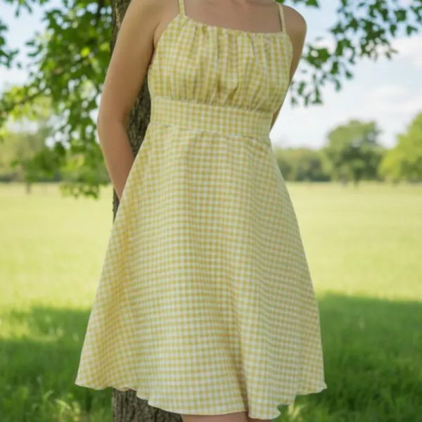 Vestido de guinga con espalda descubierta