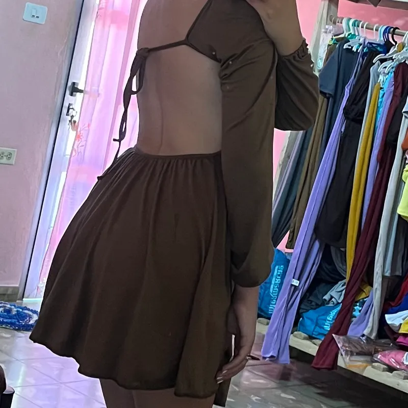Vestido corto de mangas carmelita