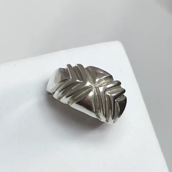 Anillo llamativo 43