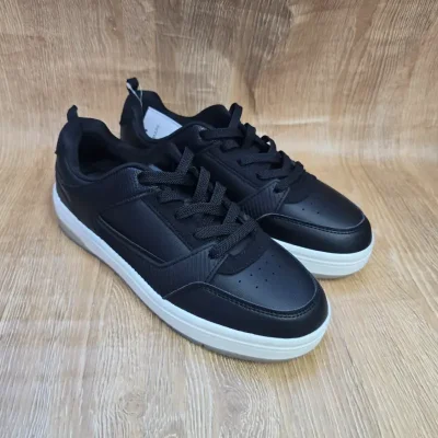 Tenis color negro corte bajo elegantes