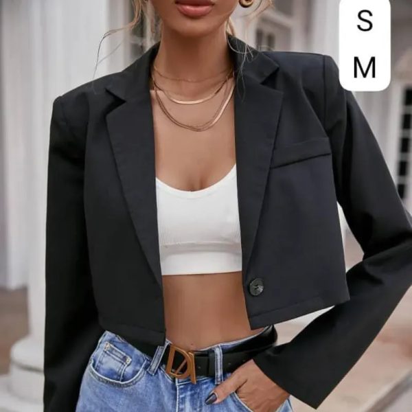  Blazer Cropped Negro – Fuerza y estilo en cada movimiento