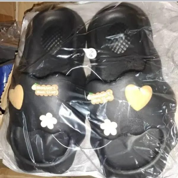 Chanclas con charms