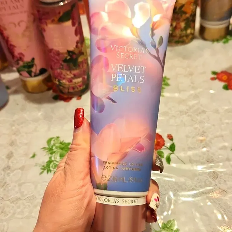 Crema Victoria 's Secret Velvet Petals Bliss