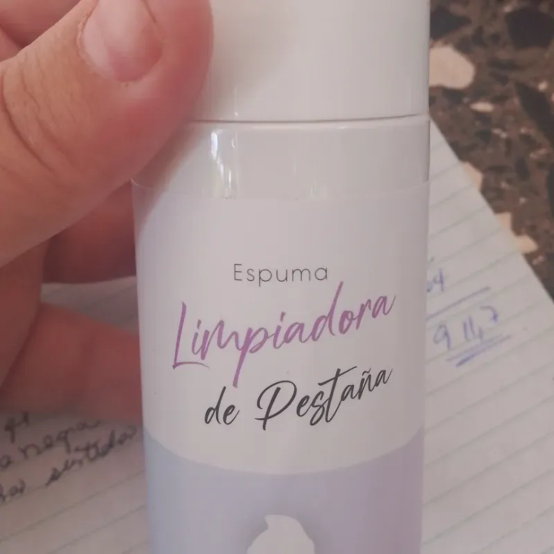 Espuma limpiadora de pestañas