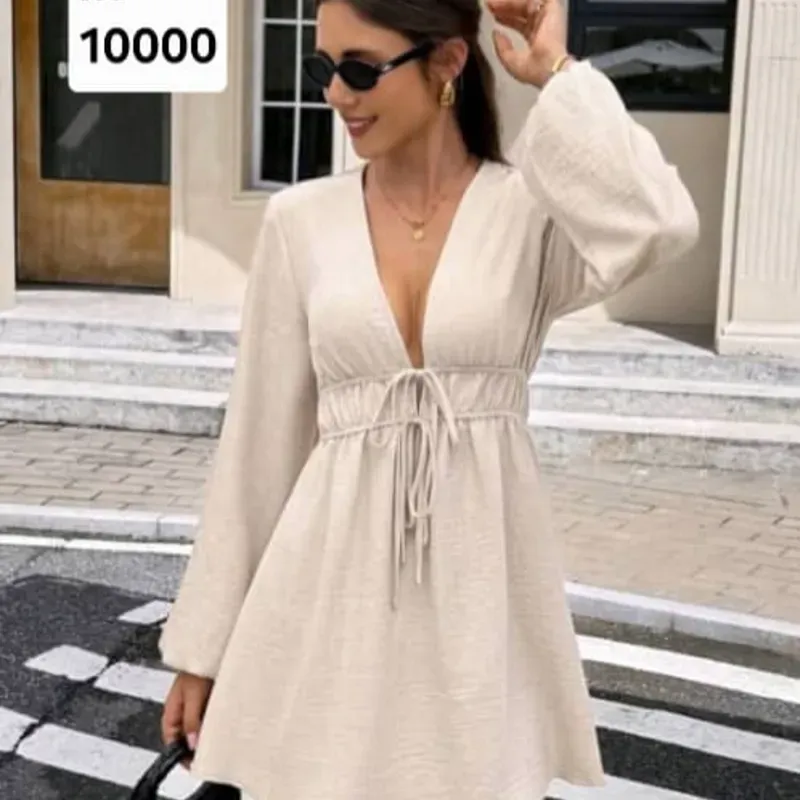 Vestido beige con mangas