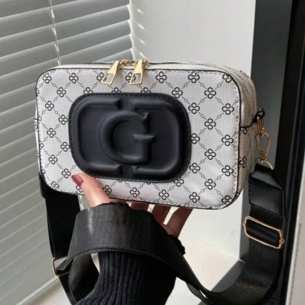 Cartera pequena blanca y negra