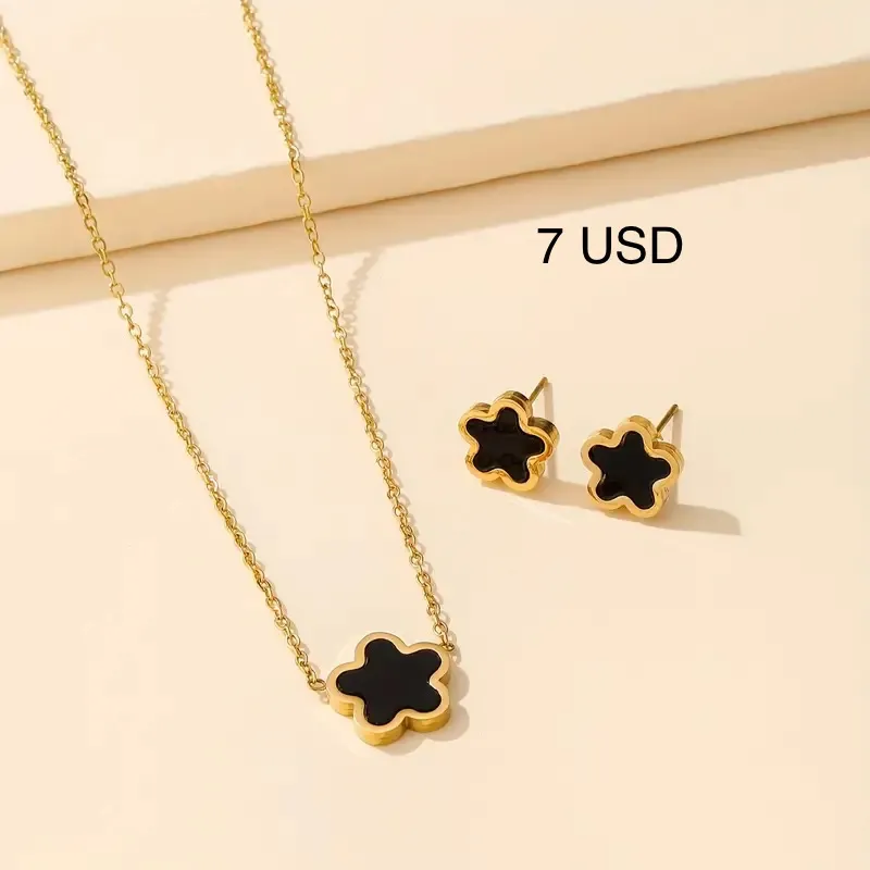 Conjunto de cadena y aretes