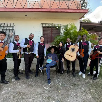 Serenata Corta (todos los músicos )