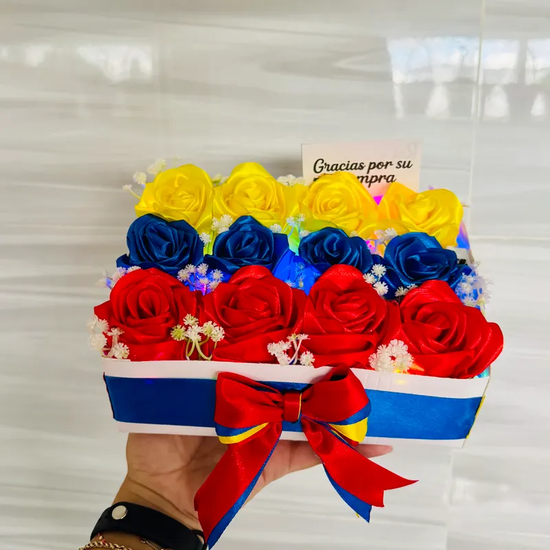 Caja con rosas eternas