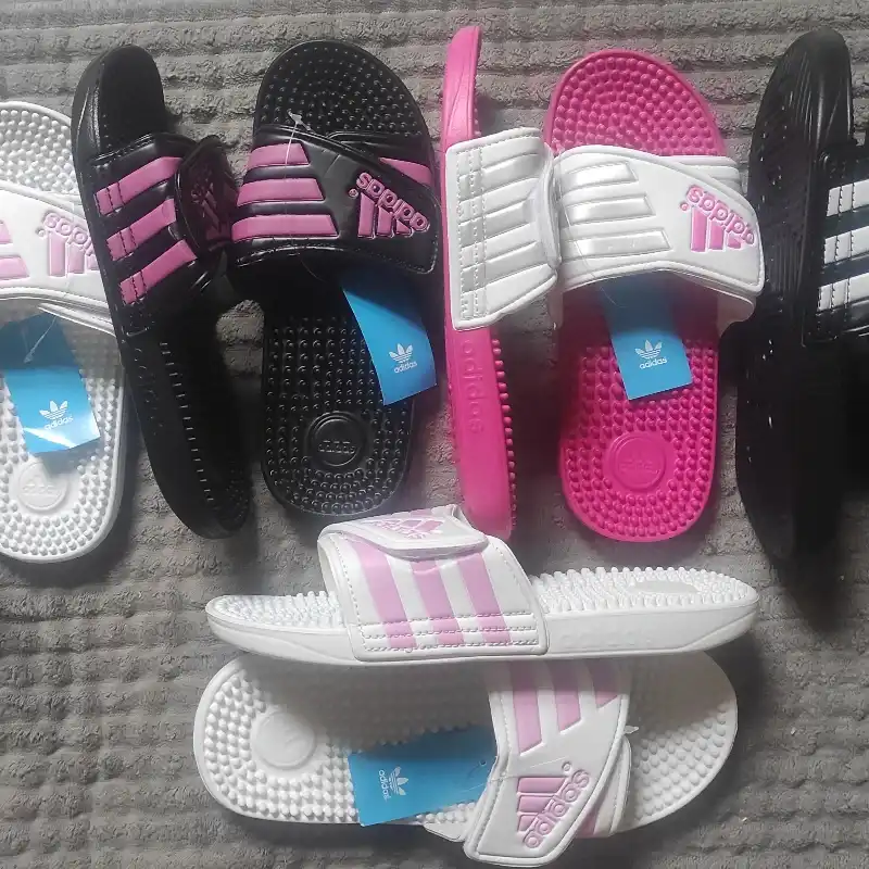 Chancletas Adidas de mujer (Pinchito)