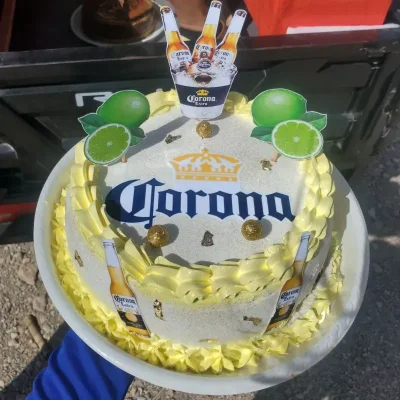 Pastel temática corona 