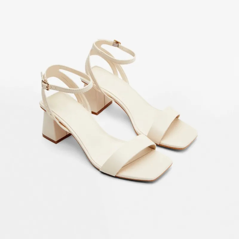 Sandalias de tacón bajo
