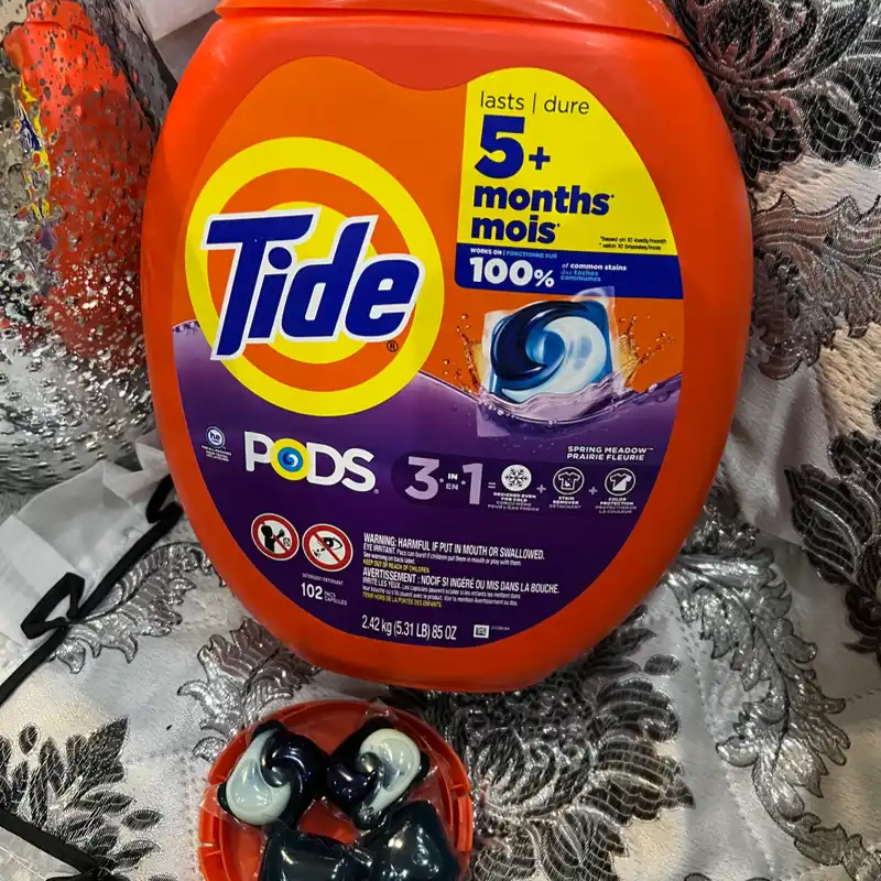 Detergente Tide en cápsulas
