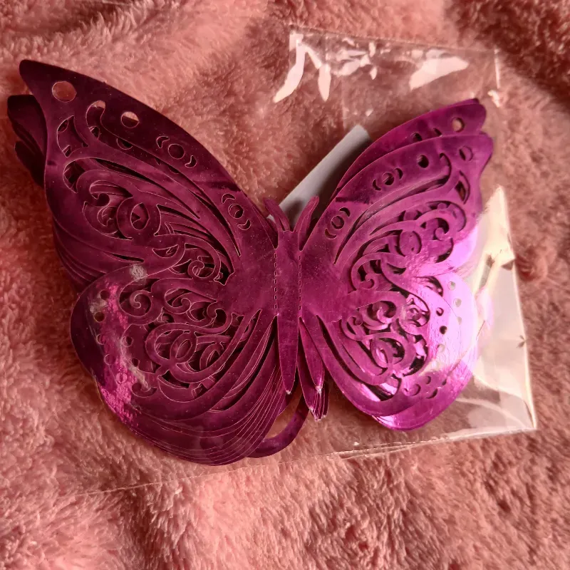 Mariposa decorativa suelta fresa